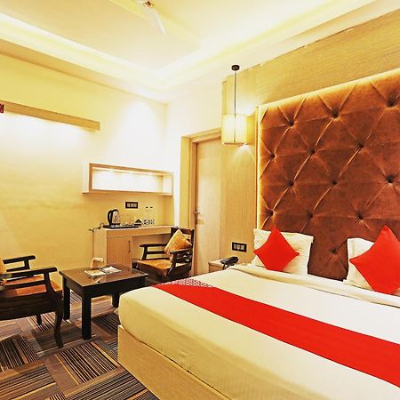 OYO Capital O 8902 Hotel Ronald Inn Faridabad Esterno foto