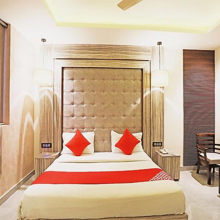 OYO Capital O 8902 Hotel Ronald Inn Faridabad Esterno foto
