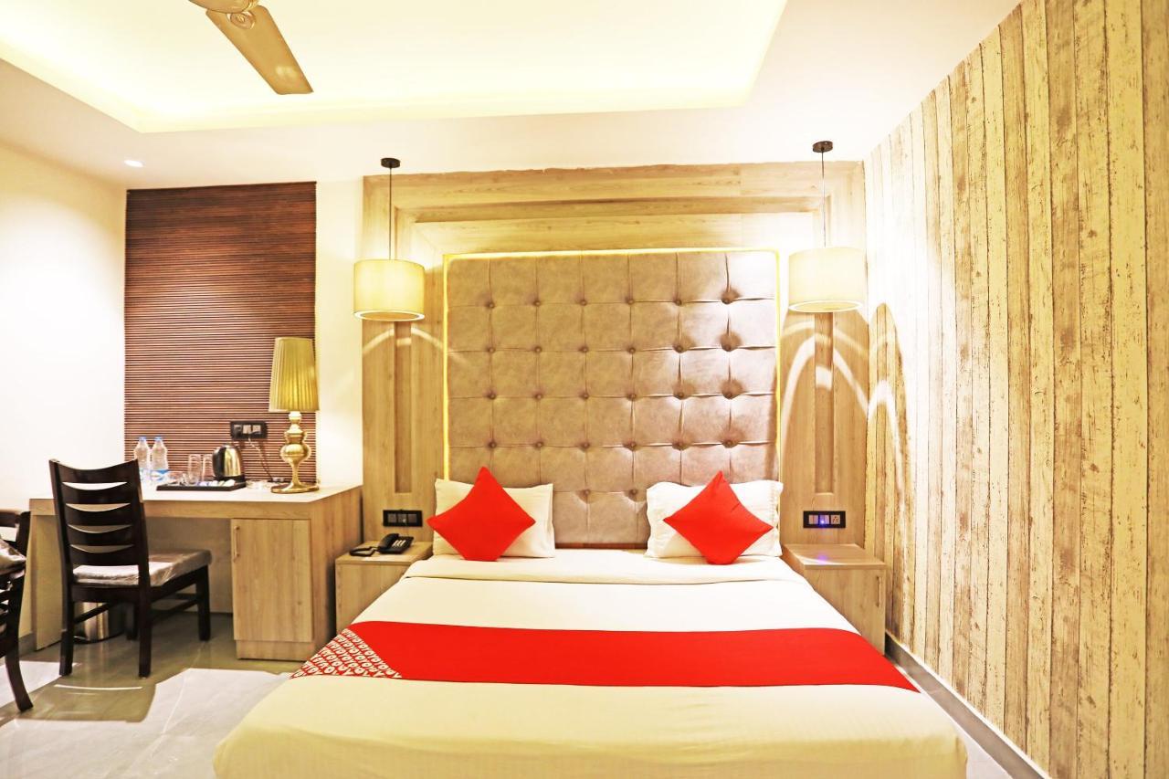 OYO Capital O 8902 Hotel Ronald Inn Faridabad Esterno foto