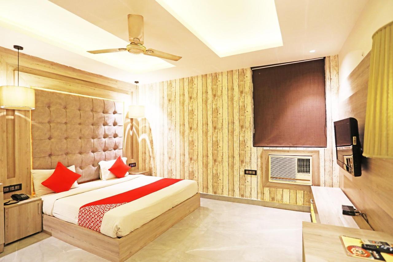 OYO Capital O 8902 Hotel Ronald Inn Faridabad Esterno foto