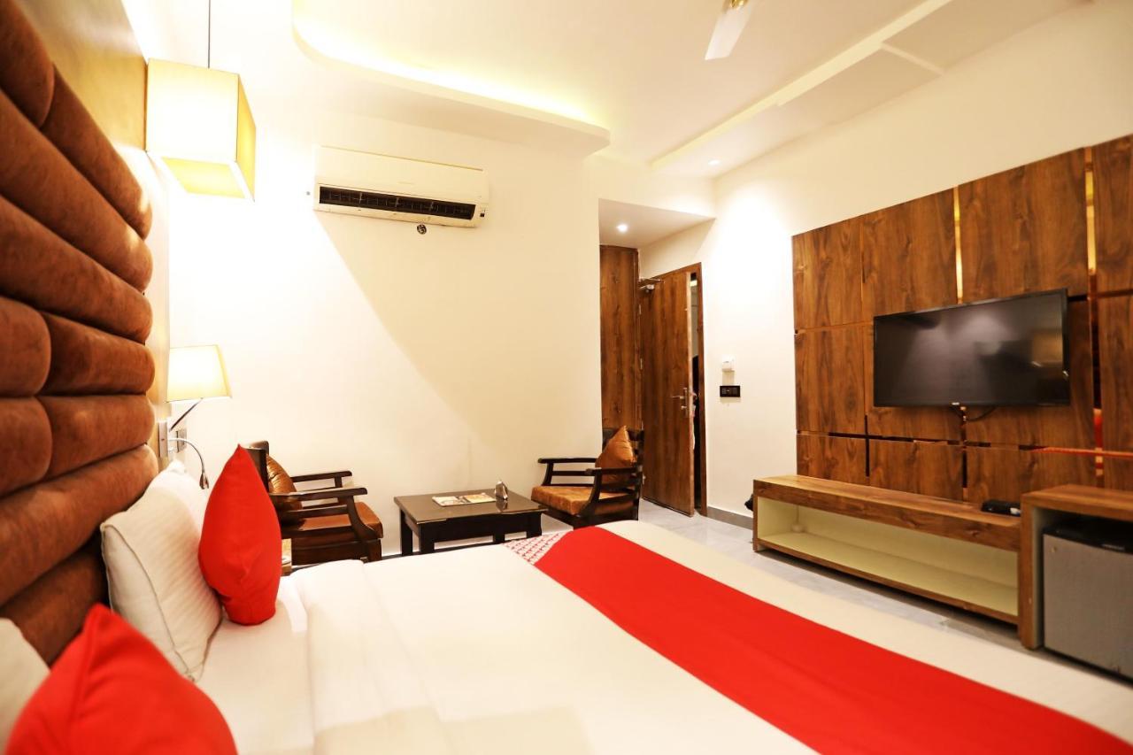 OYO Capital O 8902 Hotel Ronald Inn Faridabad Esterno foto