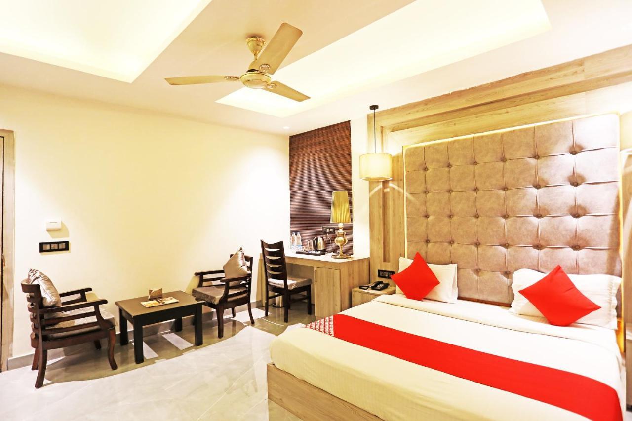 OYO Capital O 8902 Hotel Ronald Inn Faridabad Esterno foto