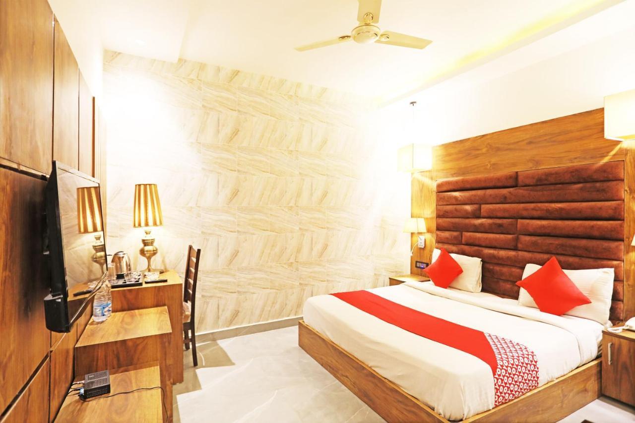 OYO Capital O 8902 Hotel Ronald Inn Faridabad Esterno foto