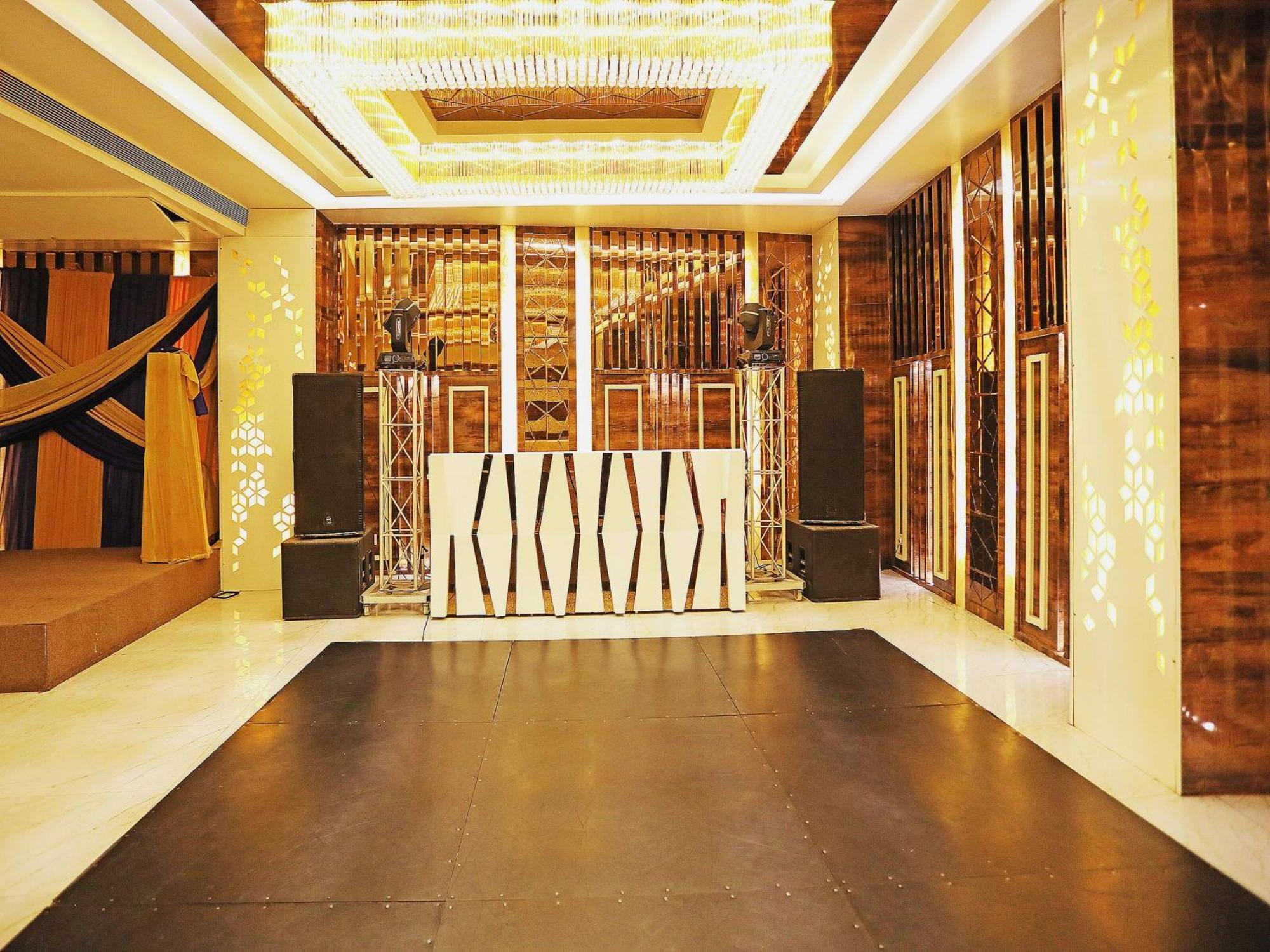 OYO Capital O 8902 Hotel Ronald Inn Faridabad Esterno foto