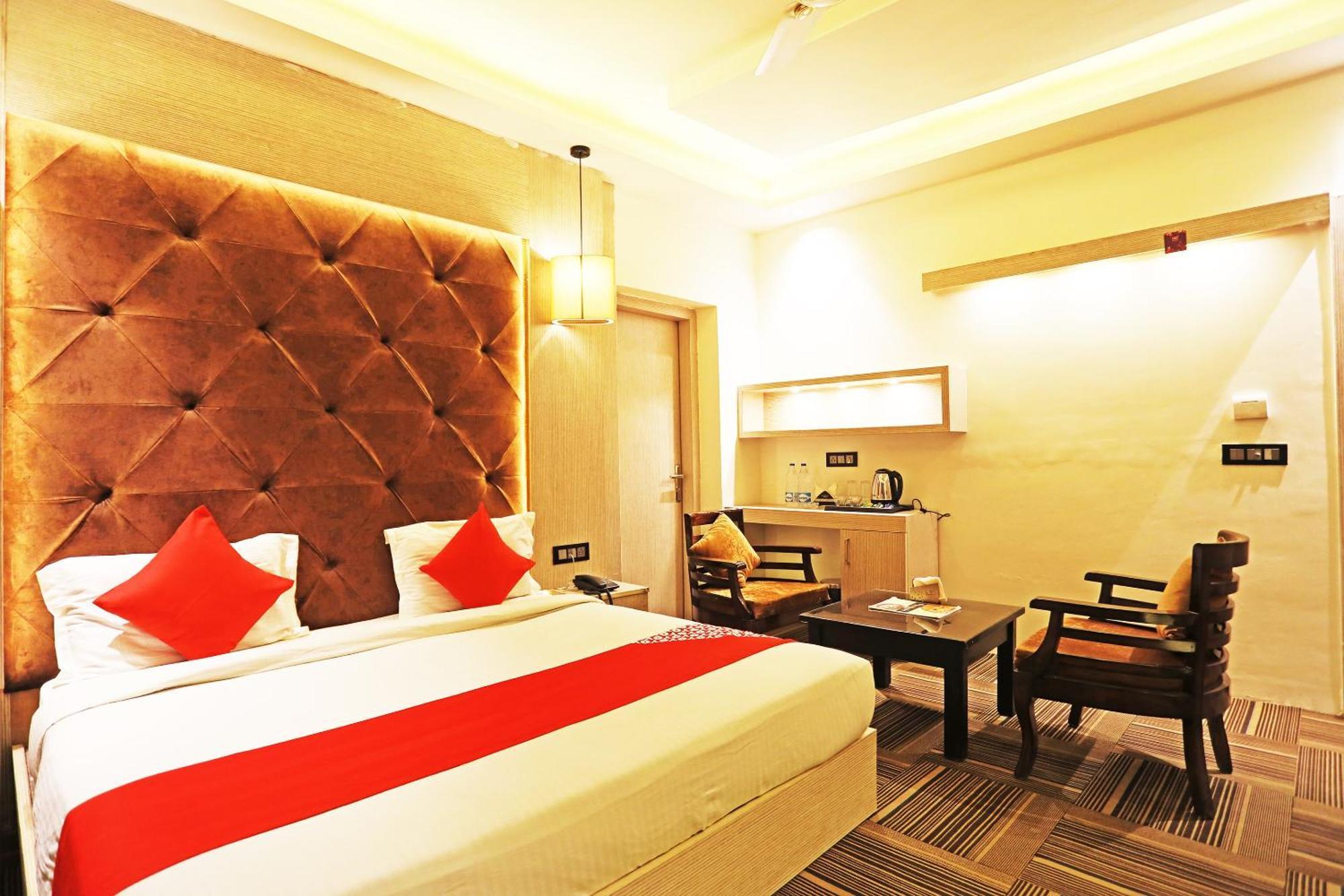 OYO Capital O 8902 Hotel Ronald Inn Faridabad Esterno foto