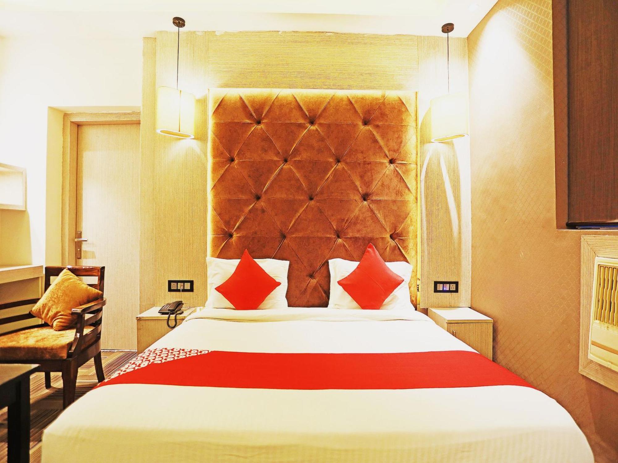 OYO Capital O 8902 Hotel Ronald Inn Faridabad Esterno foto