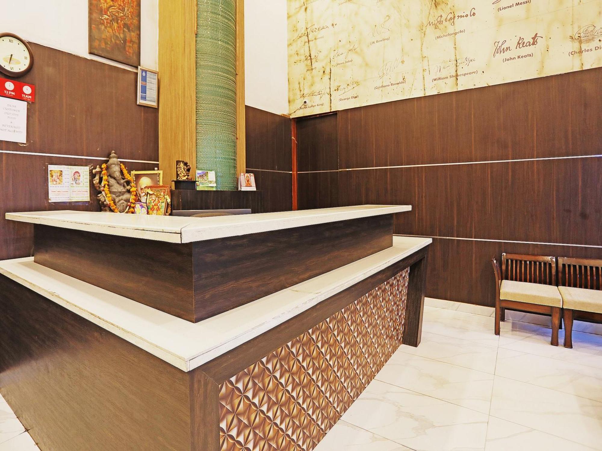 OYO Capital O 8902 Hotel Ronald Inn Faridabad Esterno foto
