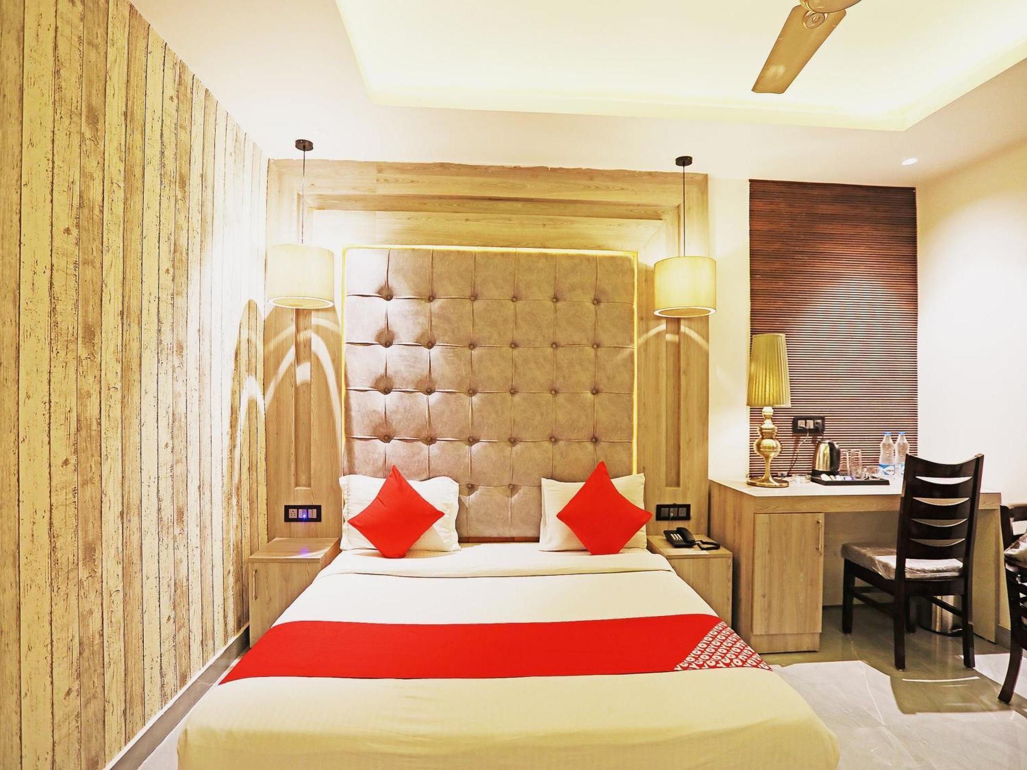 OYO Capital O 8902 Hotel Ronald Inn Faridabad Esterno foto