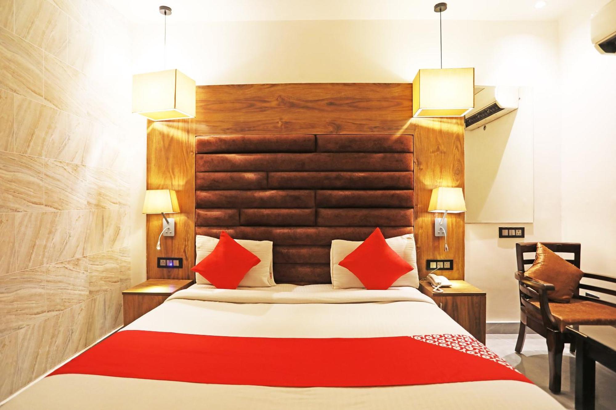 OYO Capital O 8902 Hotel Ronald Inn Faridabad Esterno foto