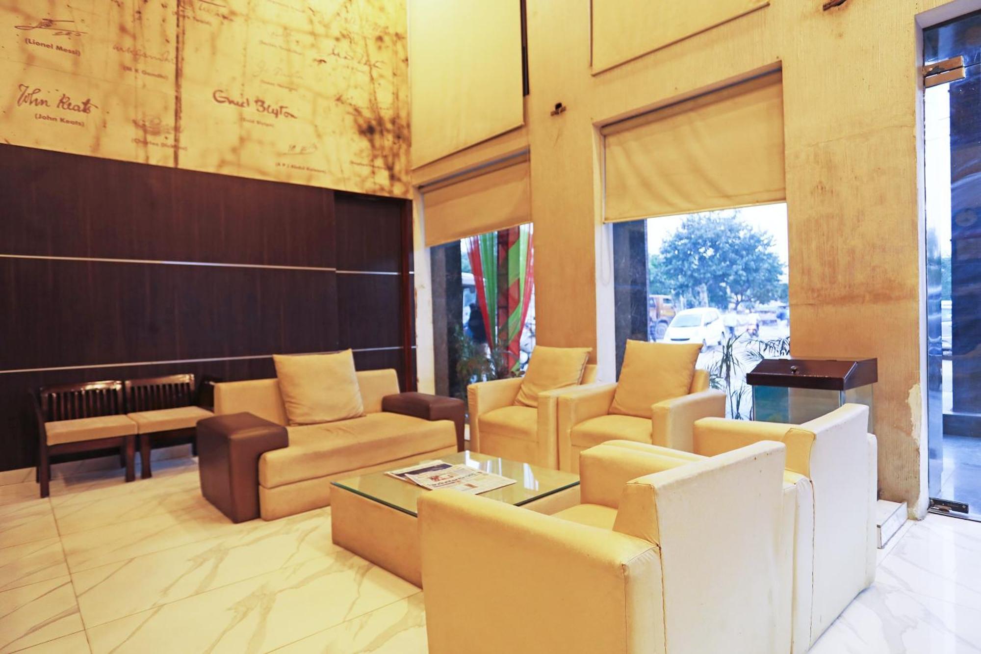 OYO Capital O 8902 Hotel Ronald Inn Faridabad Esterno foto