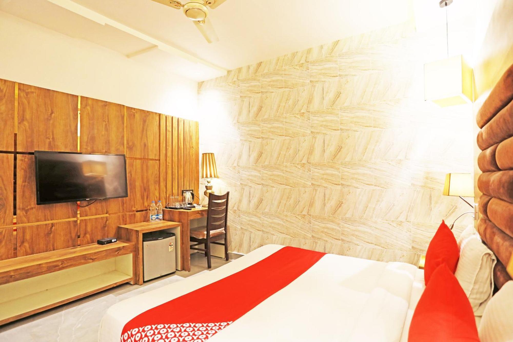 OYO Capital O 8902 Hotel Ronald Inn Faridabad Esterno foto