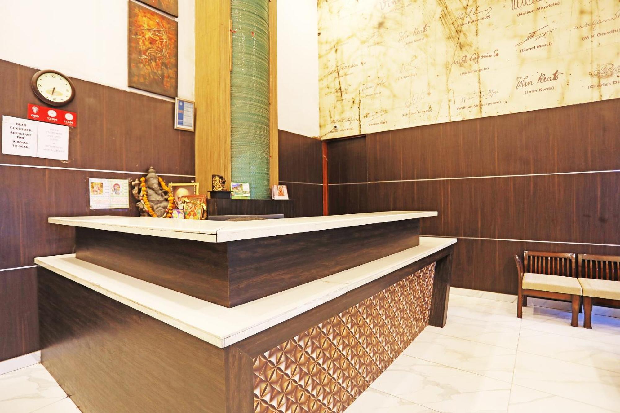 OYO Capital O 8902 Hotel Ronald Inn Faridabad Esterno foto