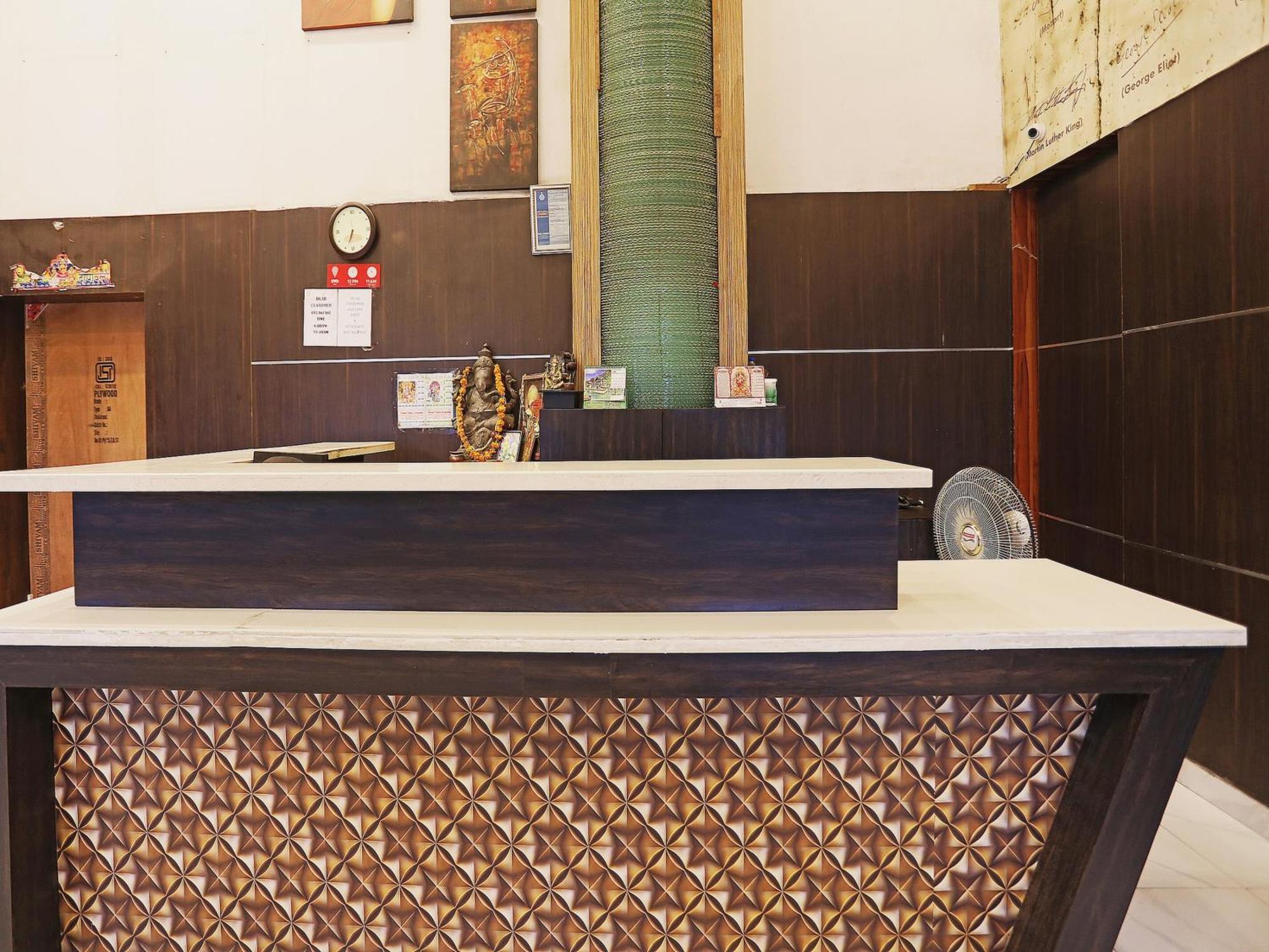 OYO Capital O 8902 Hotel Ronald Inn Faridabad Esterno foto