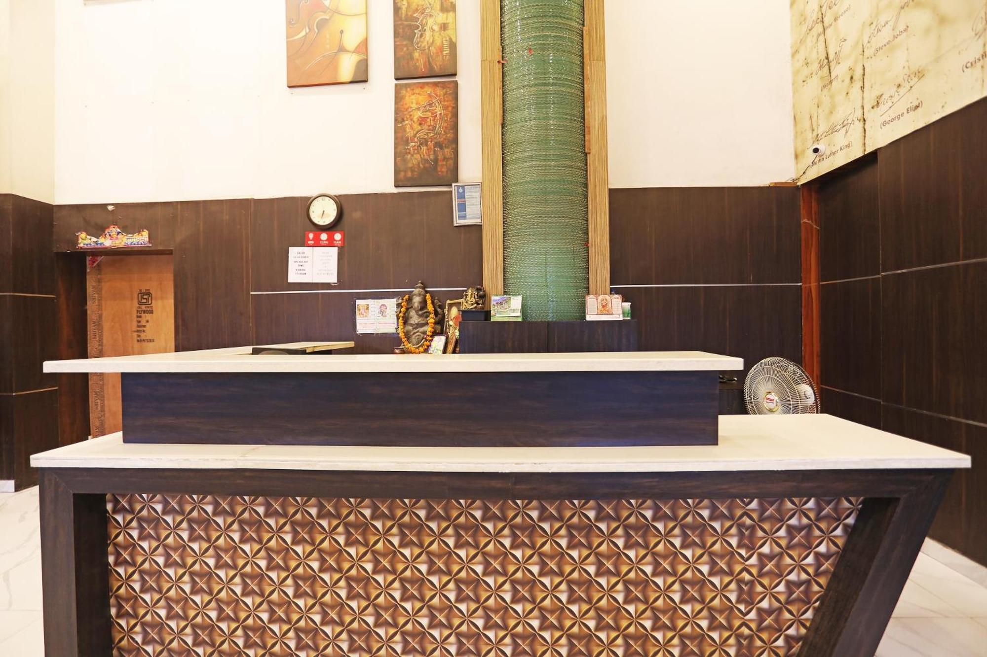 OYO Capital O 8902 Hotel Ronald Inn Faridabad Esterno foto