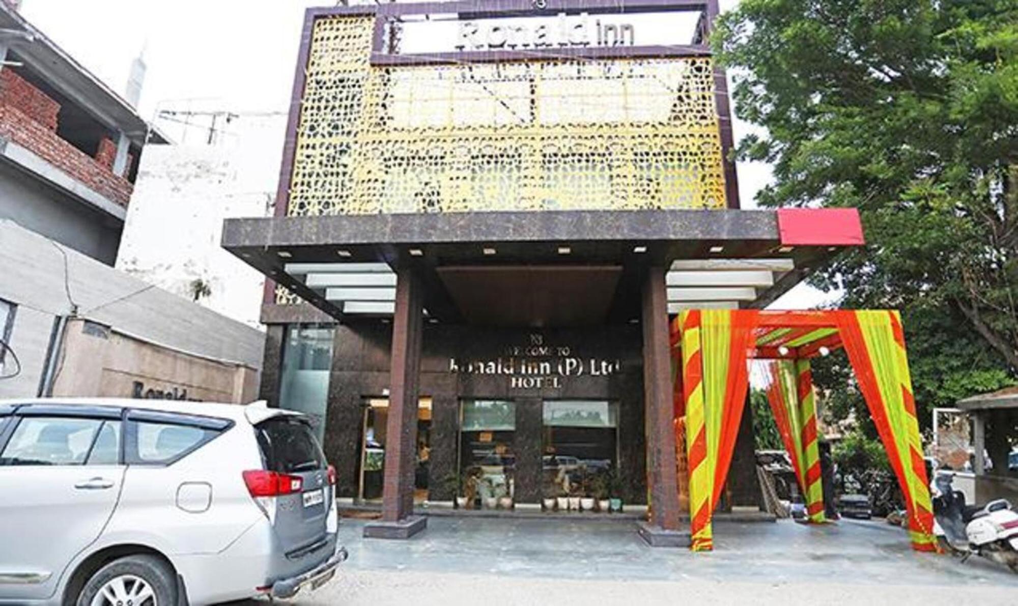 OYO Capital O 8902 Hotel Ronald Inn Faridabad Esterno foto