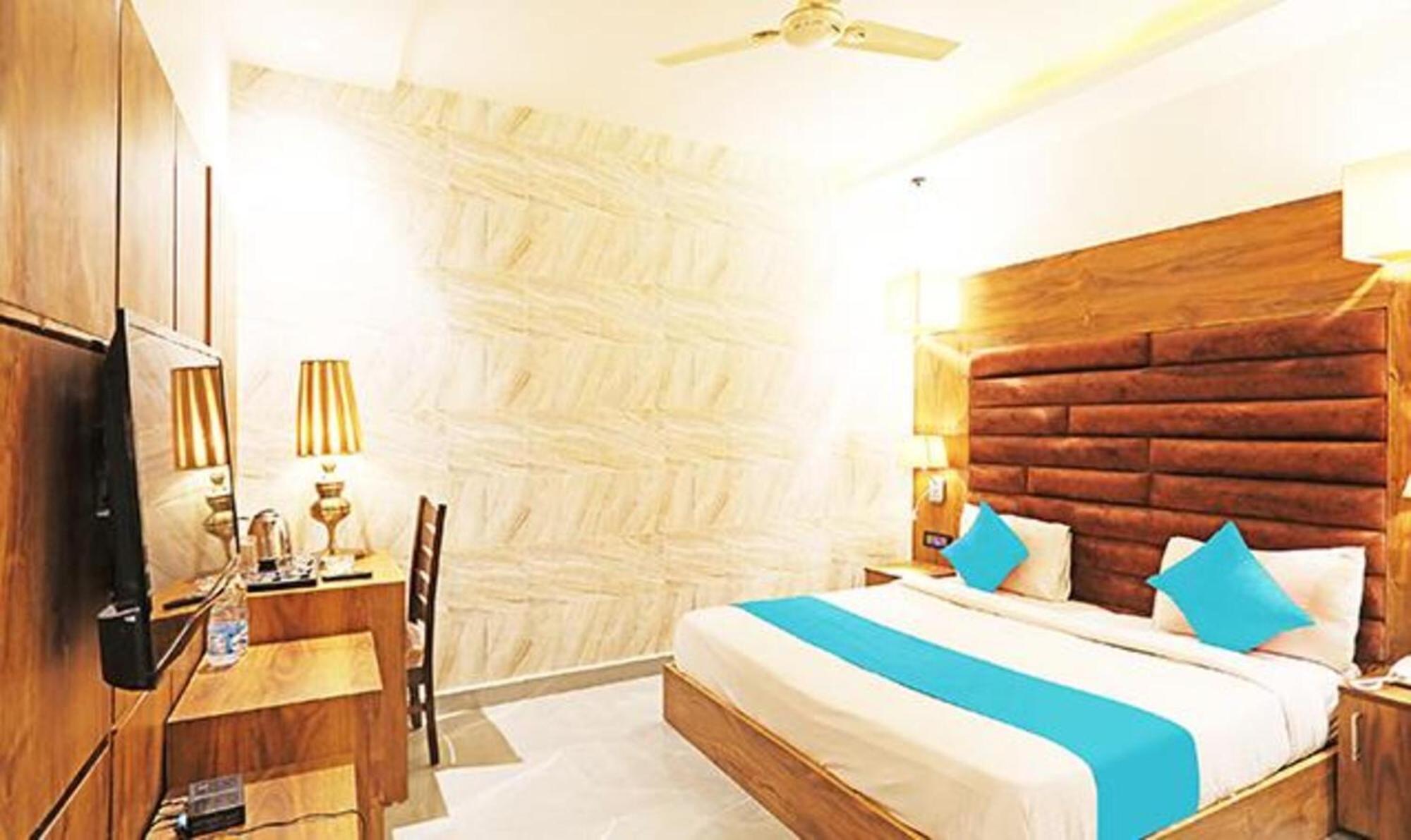 OYO Capital O 8902 Hotel Ronald Inn Faridabad Esterno foto