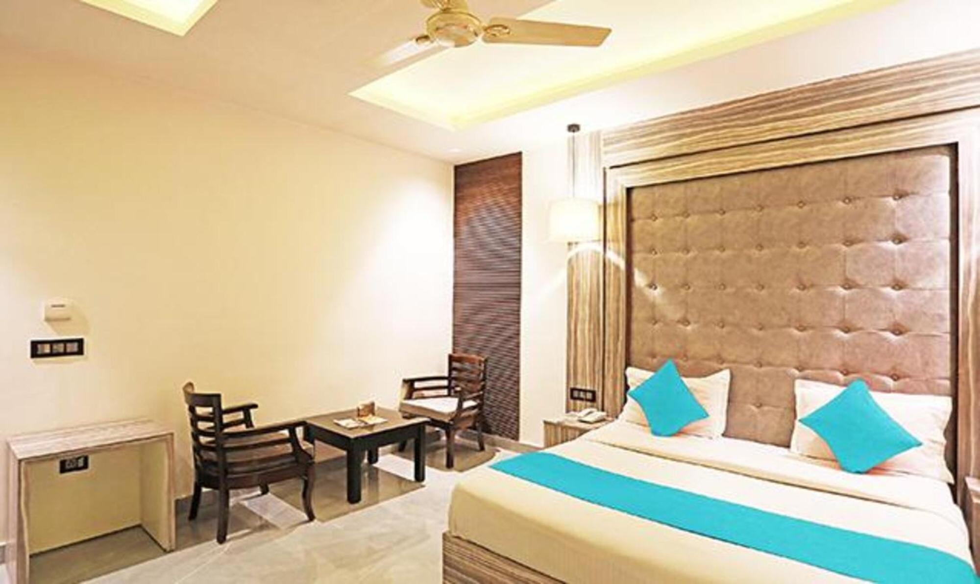 OYO Capital O 8902 Hotel Ronald Inn Faridabad Esterno foto