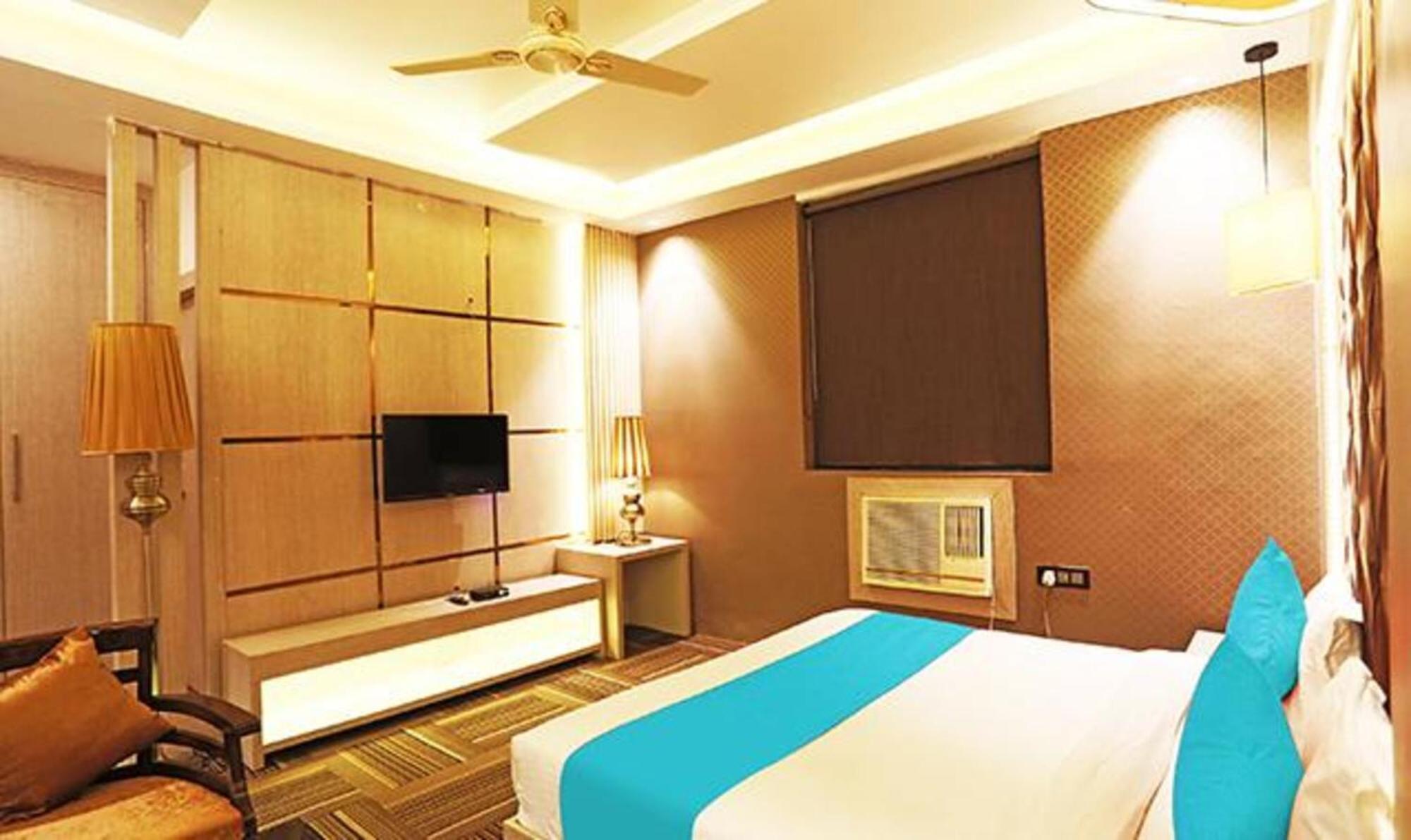 OYO Capital O 8902 Hotel Ronald Inn Faridabad Esterno foto