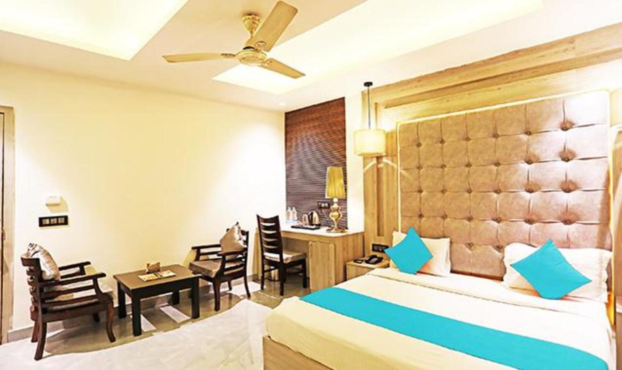 OYO Capital O 8902 Hotel Ronald Inn Faridabad Esterno foto