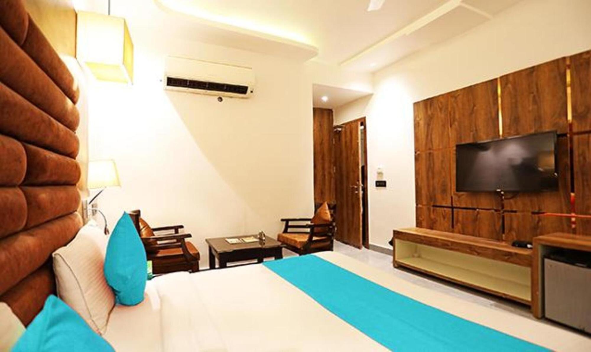 OYO Capital O 8902 Hotel Ronald Inn Faridabad Esterno foto